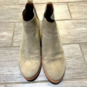 FRYE | Carson Chelsea Suede Block Heel Booties